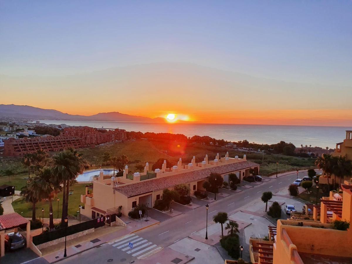 Seaview A Spectacular 3 Bed 3 Bathroom Penthouse Манільва Екстер'єр фото